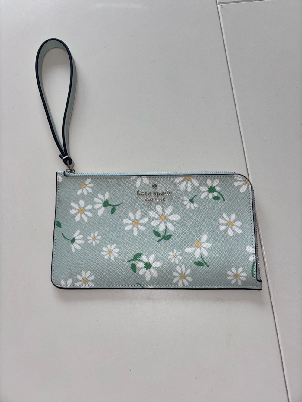 kate spade Floral Daisy Wristlet in Mint and White